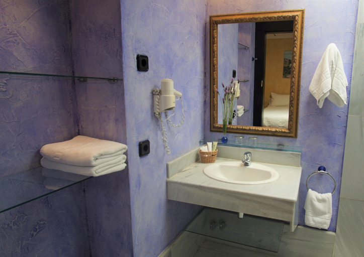 Bathroom 4, Tikar, Almería
