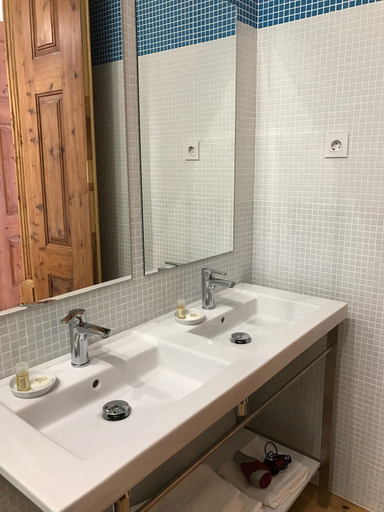 Bathroom 4, Casa da Praça by PURUS, Coimbra