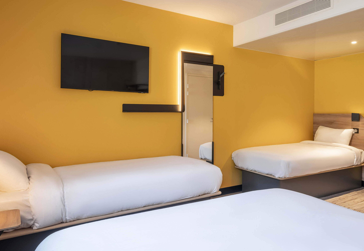 Bedroom 4, B&B HOTEL Cluses Sud, Haute-Savoie