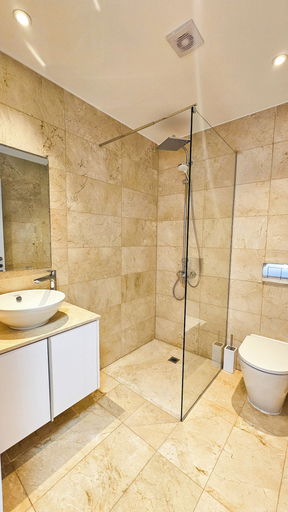 Bathroom 5, Larnaca Beach Bliss Apartment, Larnaca