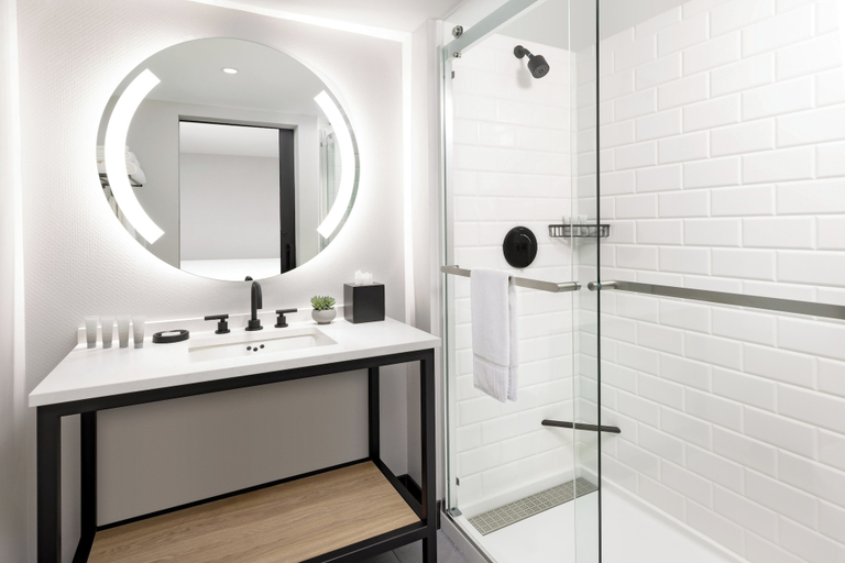 Bathroom 4, Arcadian Hotel, Norfolk