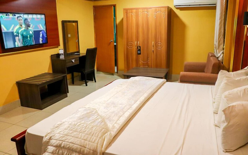 Bedroom 3, Noubou International Hotel Bonapriso, Wouri