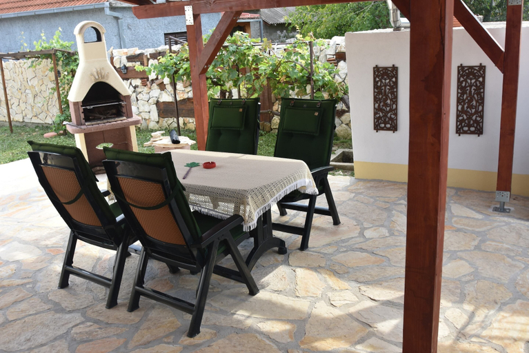 Others 4, This Pleasant Holiday Home is an Ideal Starting Point to Explore Dalmatia, Skradin