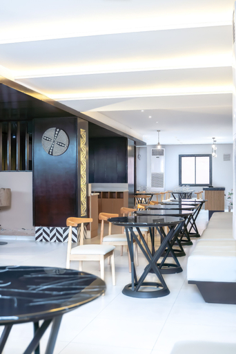 Others 5, Manou Hotel, Wouri