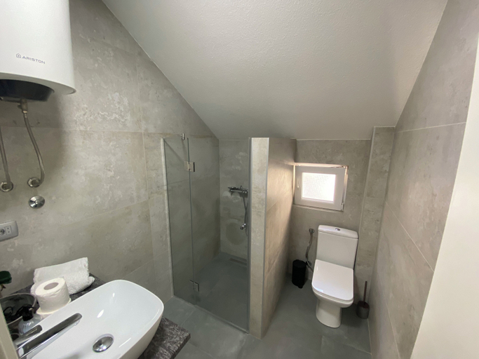Bathroom 4, House 44 apartments