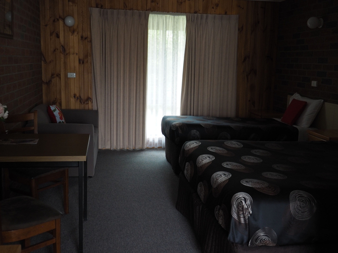Bedroom 4, Country Road Motel St Arnaud, N. Grampians - St Arnaud