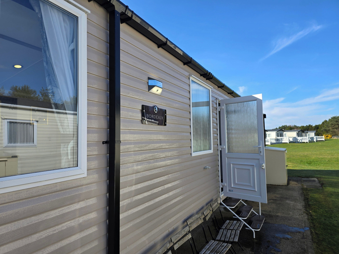 Exterior detail, 3 Bed-sleeps 8-free Parking-5 Min to Beach, Highland