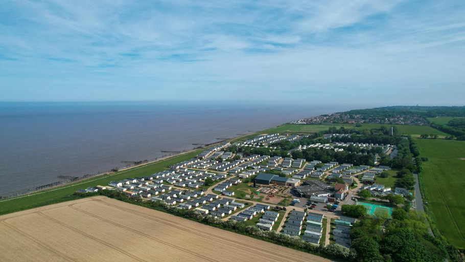 Others 4, Spacious 4 Berth Lodge With Wi-Fi Decking At Broadland Sands Ref 20055Sv, Suffolk