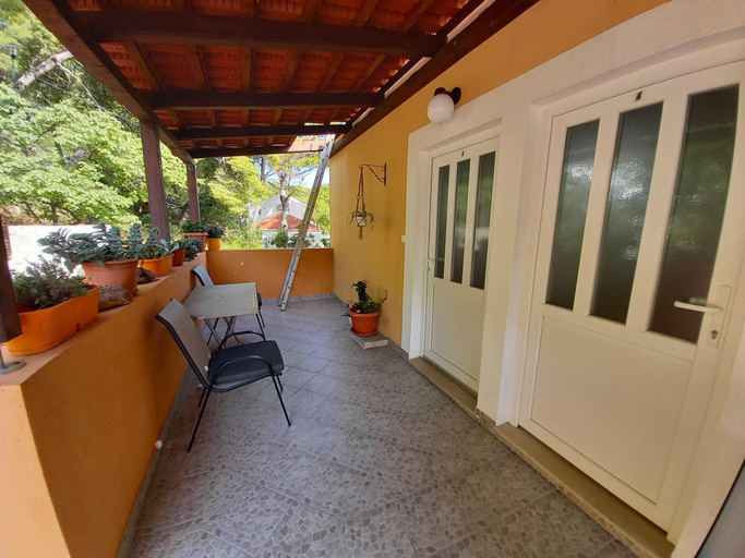 Others 2, One-bedroom apartment with terrace, Mljet