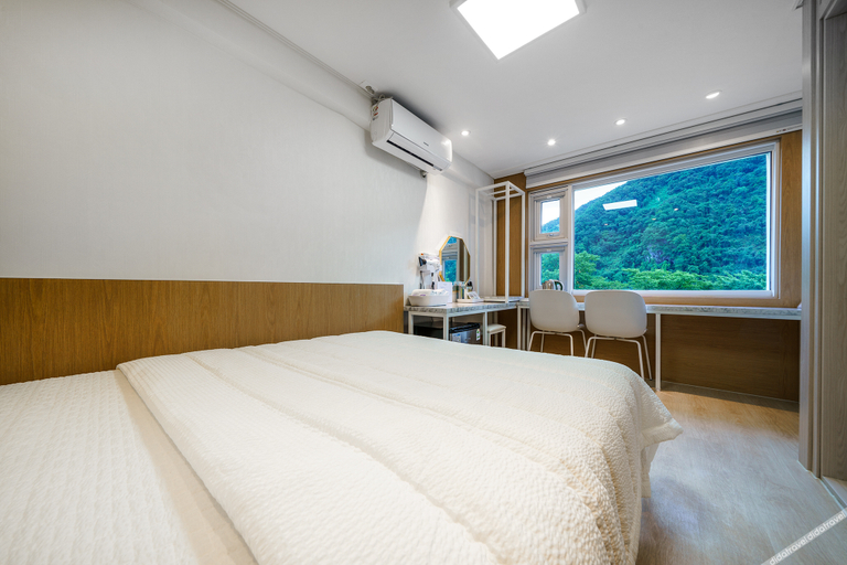 Bedroom 2, Danyang Meros Hotel, Danyang