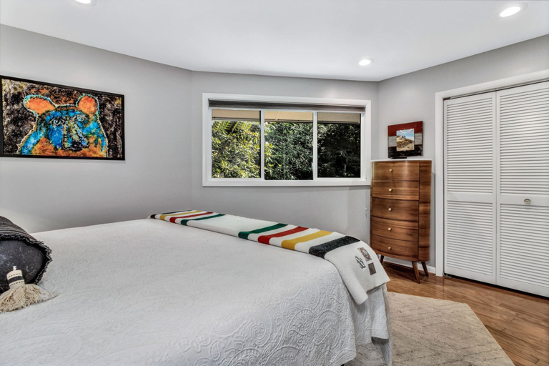 Bedroom 2, The Upper Deck, Buncombe