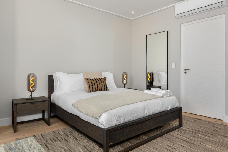 Room 3, Central Secure Modern Studio w Views Bantry Pad, City of Cape Town