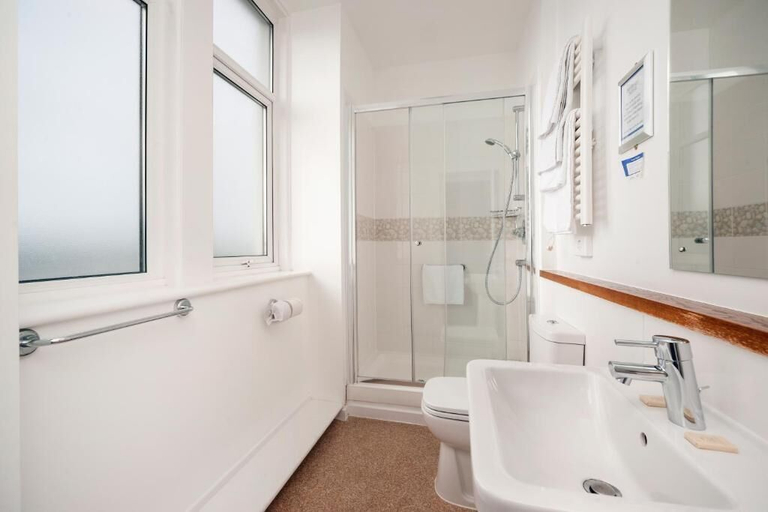 Bathroom, ザ シーフロント ホテル by コンパス ホスピタリティ, Conwy