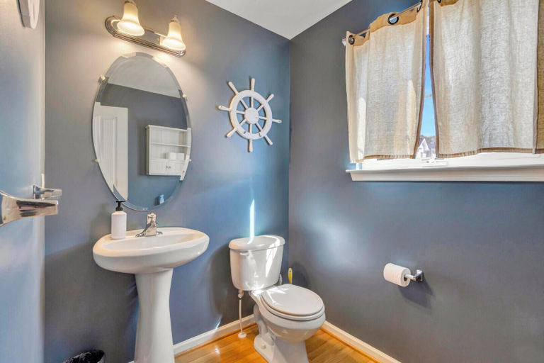 Bathroom 3, Ames Drive 19897, Sussex
