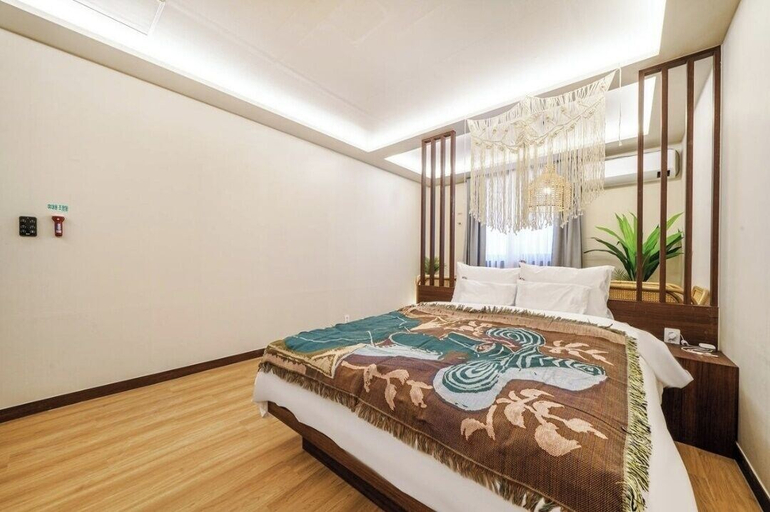 Bedroom 2, From H Dongbaek Hotel By Kwon Geoje Okpo, Geoje