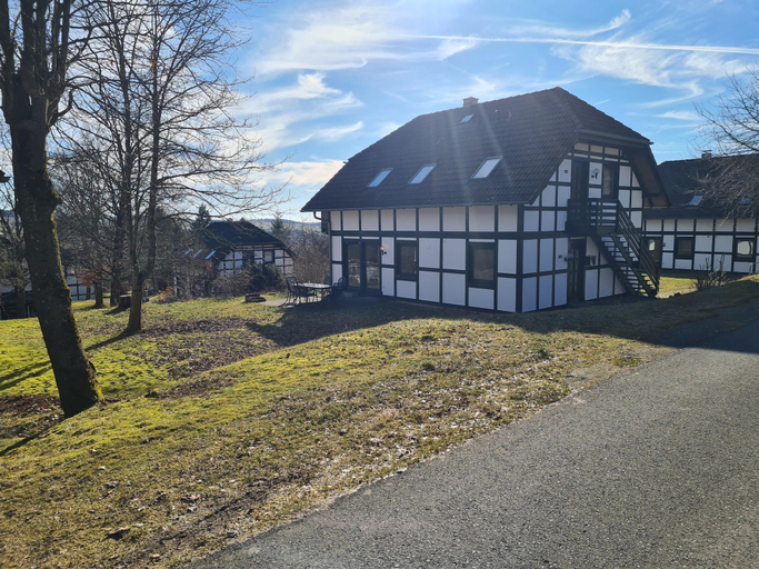 Exterior & Views