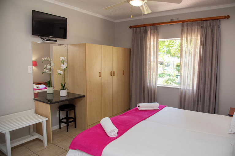 Bedroom 3, Pine Lodge George, Eden