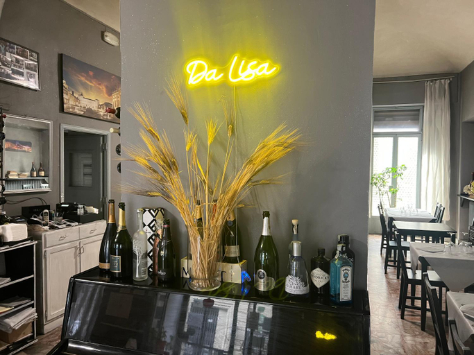 Food & Drinks