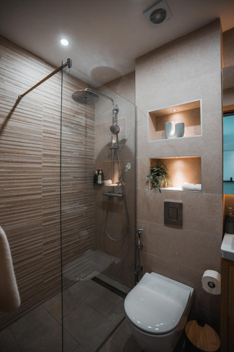 Bathroom 5, Royal Blue Resort & Residences