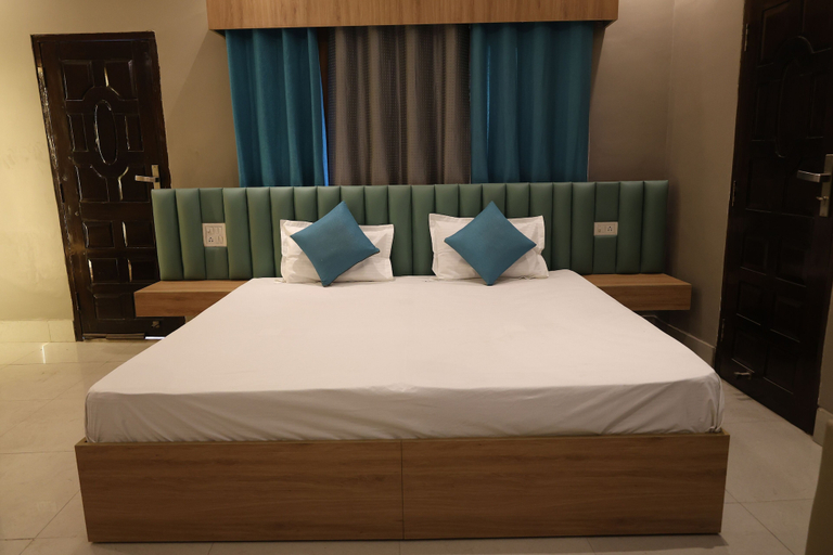 Bedroom 4, River View Resort, Hardwar