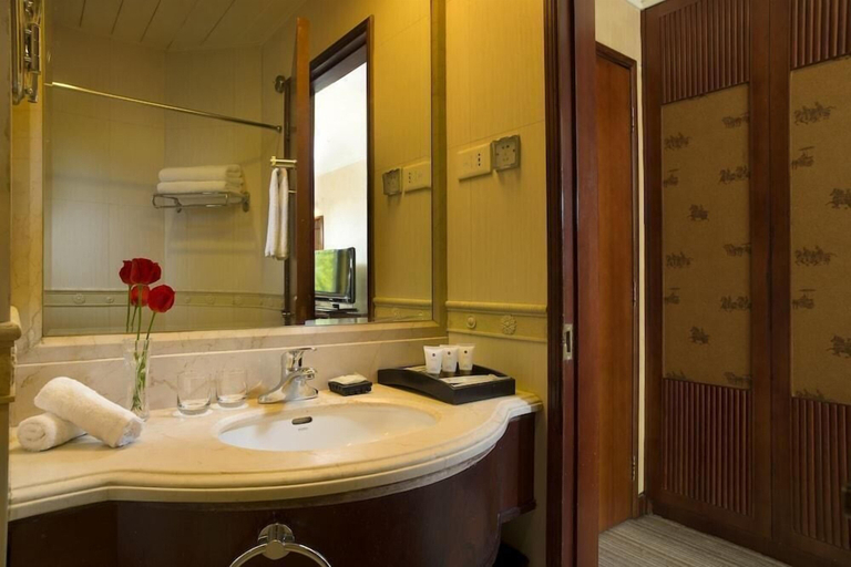 Bathroom 4, Grand Mercure Xian Renmin Square, Xi'an