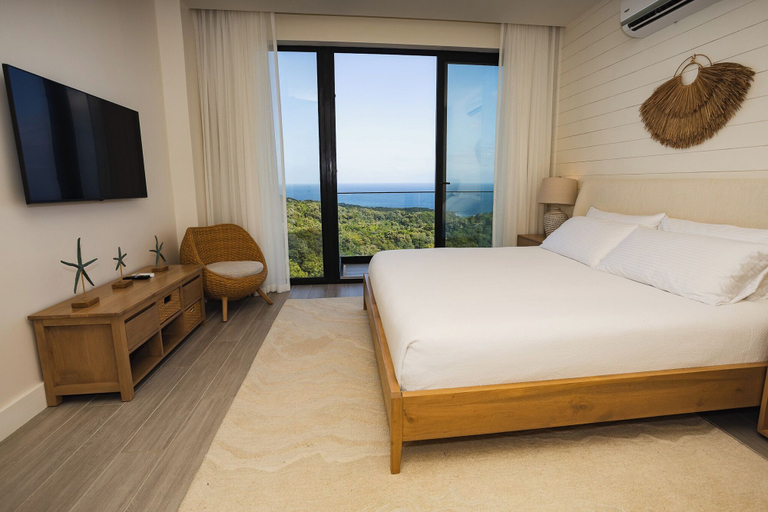 Bedroom 2, Arihini Deluxe Apartments, Roatán