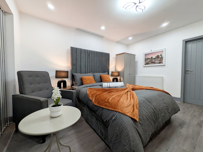 Bedroom 2, Spacious and Comfortable Modern Rooms, Bradford