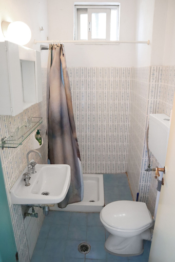 Bathroom, Atlantis Rooms, North Aegean