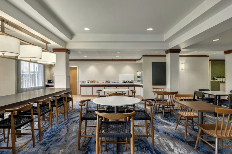 Food & Drinks 5, Fairfield Inn & Suites by Marriott Springdale, Washington