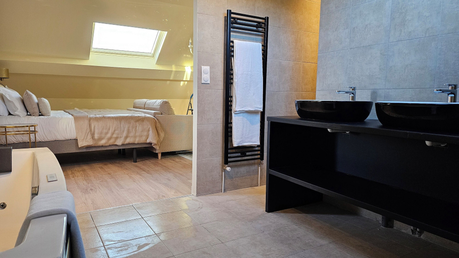 Bedroom 3, Café Bulle, Marne