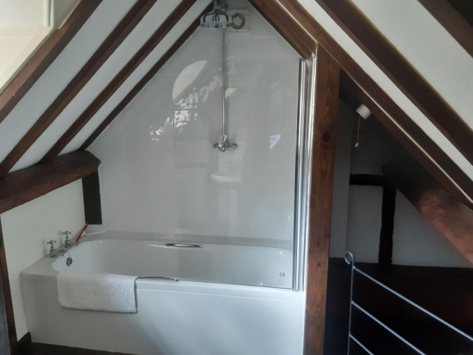 Shower, Dovehouse Farm, Warwickshire