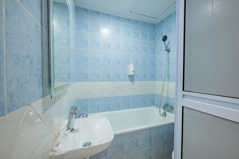 Bathroom 4, GoStay Hotel, Singapura