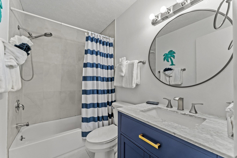 Bathroom 4, Sandpiper Philosophy, Bay