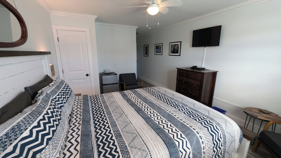 Bedroom 2, The Candlelight Inn, Division No. 9