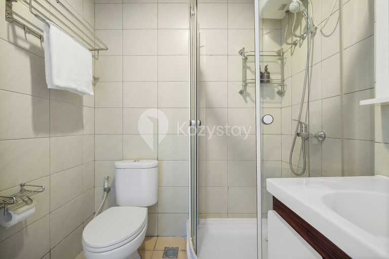 Bathroom 2, Mivra by Kozystay - Grogol, Jakarta Barat