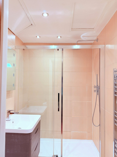 Bathroom 4, Europa House Hotel, London