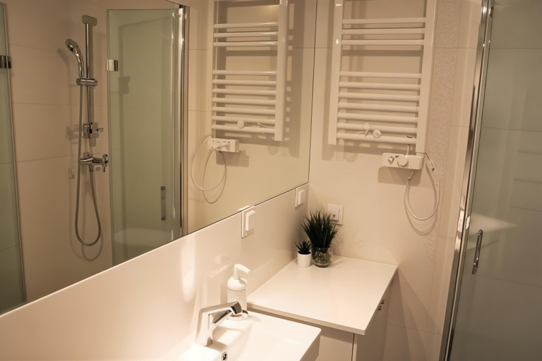 Bathroom, Cracow Vistula Boulevard #3 - Old Town, Kraków City