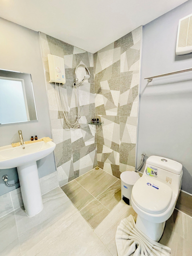 Bathroom 3, Tree Scape Mountain View Resort, Hang Dong