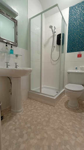 Bathroom 3, The Shoulder at Hardstoft, Derbyshire