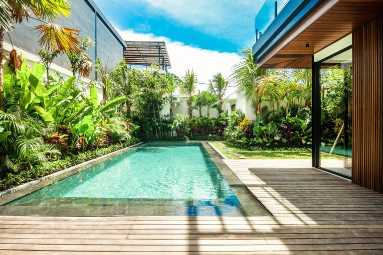 Room 5, Chic 4BR, 200m to Canggu's Blissful Beach Haven, Badung