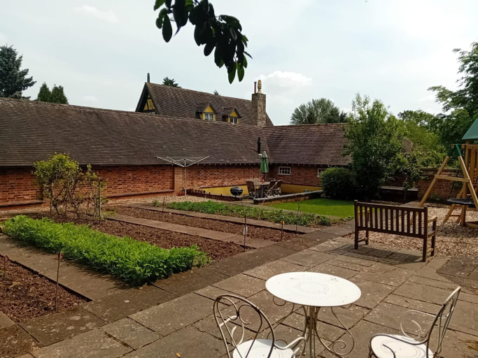 Exterior view 4, Dovehouse Farm, Warwickshire