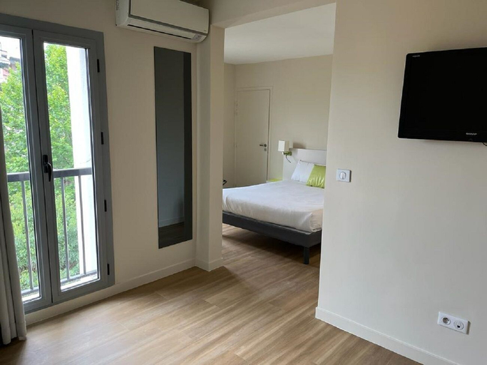 Bedroom 2, B&B HOTEL Antibes Juan-les-Pins, Alpes-Maritimes