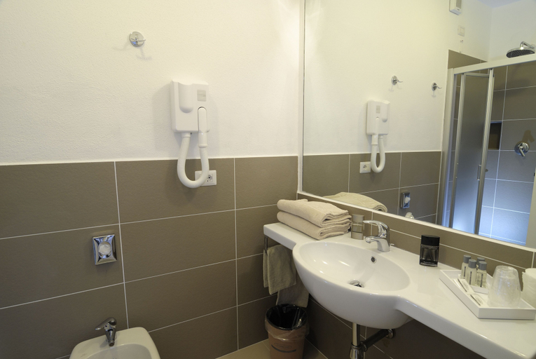 Bathroom 4, Hotel La Corte, Olbia-Tempio