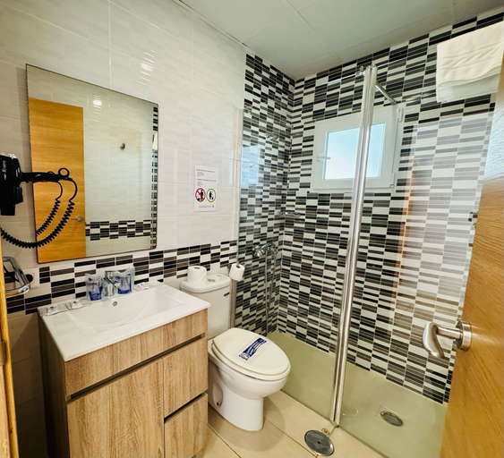Bathroom 5, Hotel Kasa, Las Palmas