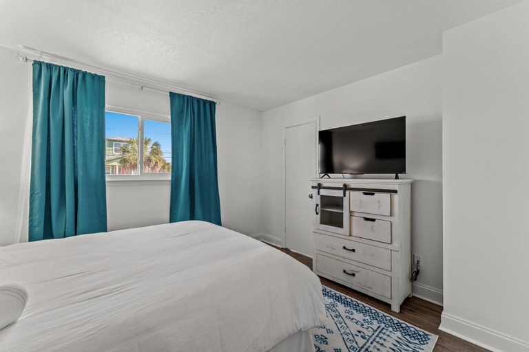 Bedroom 3, Sandpiper Philosophy, Bay