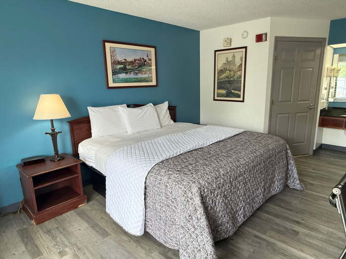 Bedroom 5, Brentwood Inn & Suites, Halifax