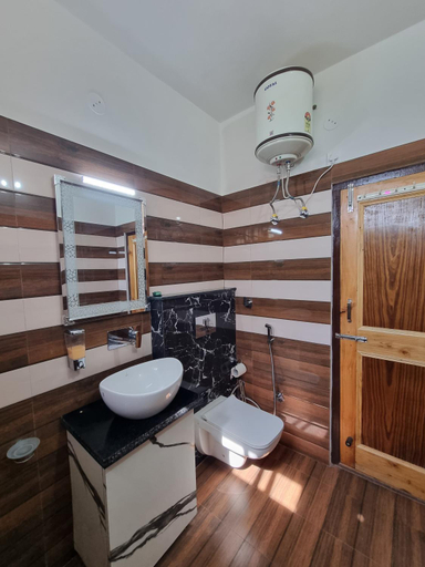 Bathroom 4, Grand Kailash view homestay -near Khajjiar, Chamba