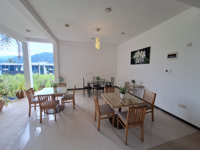 Food & Drinks 4, Akoya Pearl Hotel, Pelmadulla