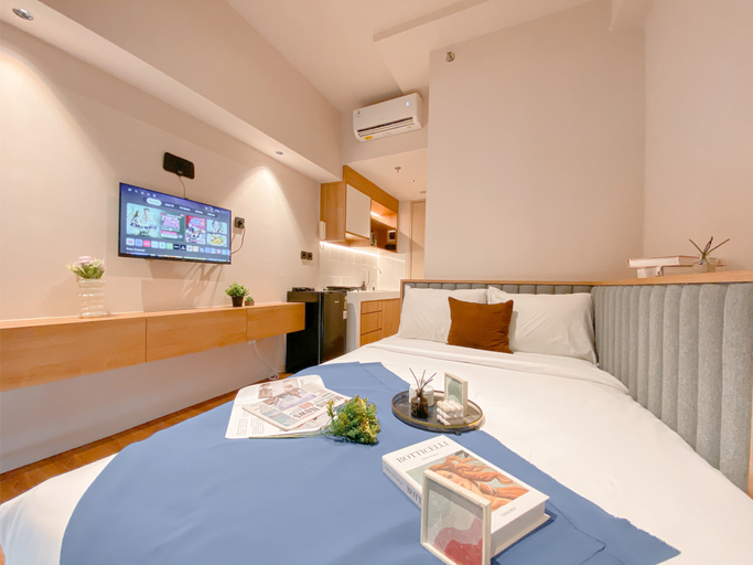 Bedroom 3, Neat and Warm Studio at Tokyo Riverside PIK 2 Apartment By Travelio, Tangerang