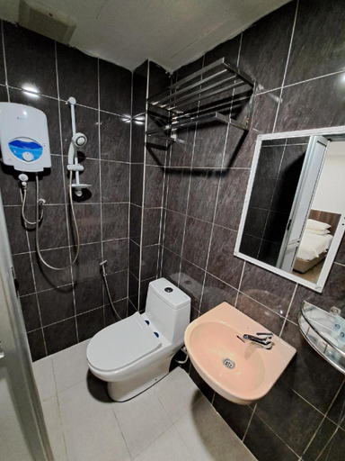 Bathroom 10